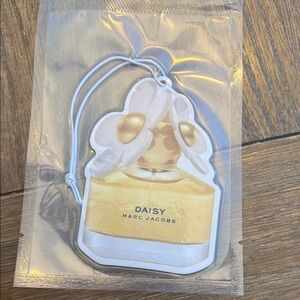 Marc Jacobs Daisy Car/Room Air Freshener — White & Gold